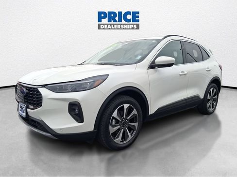 Used 2024 Ford Escape Platinum AWD/4WD image 2