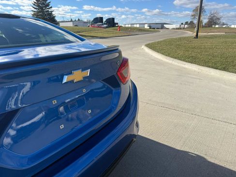 Used 2017 Chevrolet Cruze LT w/ LT Convenience Package FWD image 8
