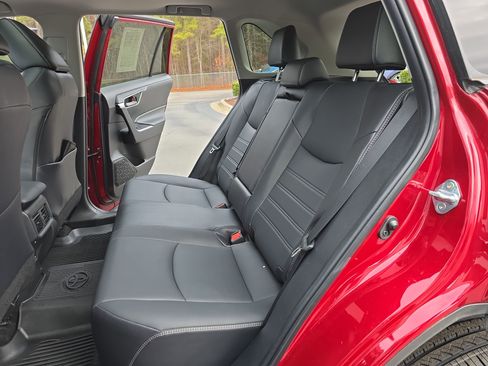 Certified 2022 Toyota RAV4 XLE Premium image 14