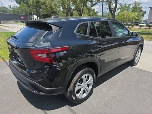 Used 2025 Chevrolet Trax LS FWD image 9