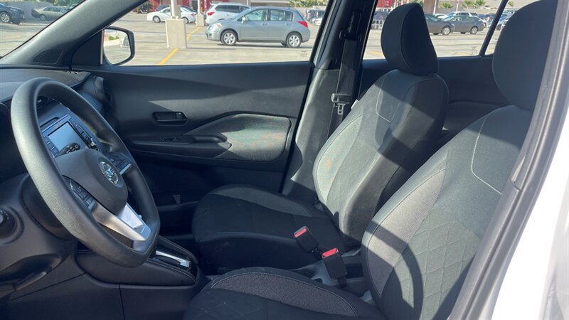 Used 2018 Nissan Kicks S FWD image 10