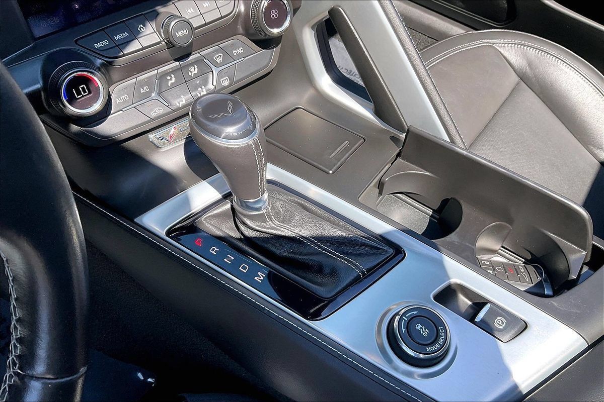 Used 2019 Chevrolet Corvette Stingray Coupe w/ Carbon Flash Badge Package RWD image 19