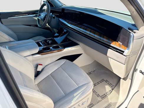 Used 2025 Cadillac Escalade ESV Sport Platinum image 15