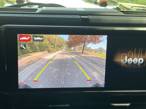 Used 2025 Jeep Gladiator Mojave AWD/4WD image 24