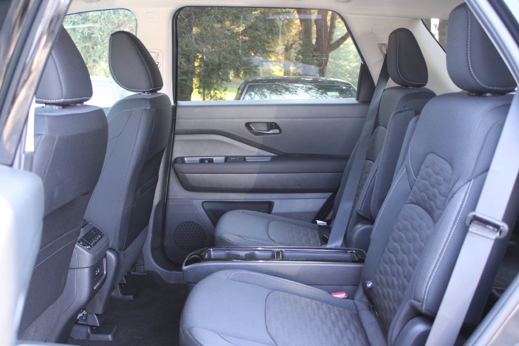 Used 2025 Nissan Pathfinder SV w/ SV Premium Package AWD/4WD image 12