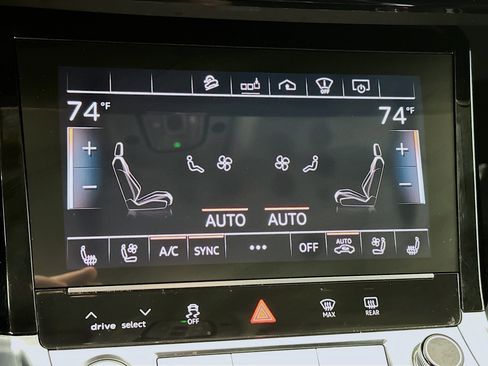 Used 2019 Audi e-tron Prestige w/ Prestige Package image 16