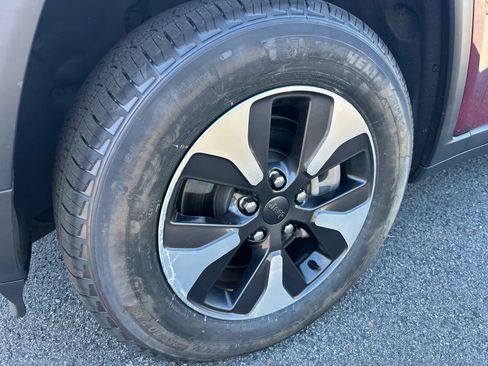 Used 2023 Jeep Grand Cherokee image 23