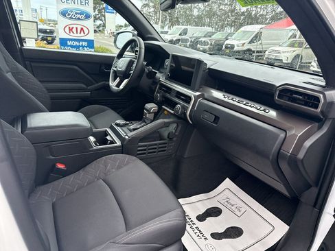 Used 2024 Toyota Tacoma SR5 w/ SR5 Upgrade Package AWD/4WD image 21