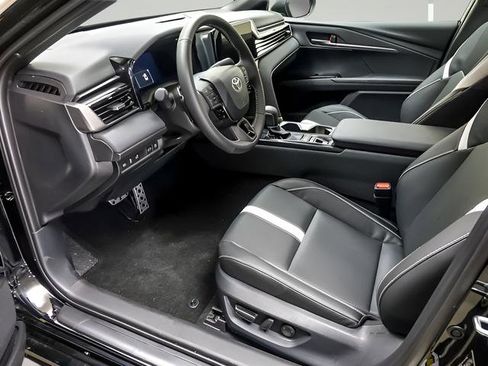 Used 2026 Toyota Camry SE FWD image 9