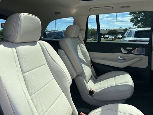 New 2026 Mercedes-Benz GLS 450 4MATIC image 32