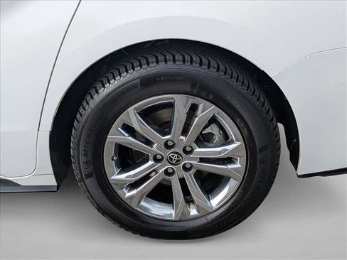 Used 2022 Toyota Sienna XSE image 9