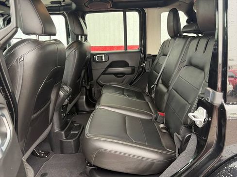 Used 2023 Jeep Wrangler Unlimited Sahara w/ Cold Weather Group AWD/4WD image 39