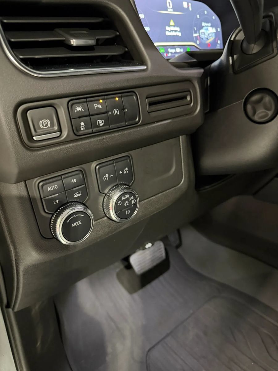 Used 2023 GMC Yukon XL SLT w/ SLT Premium Package AWD/4WD image 18