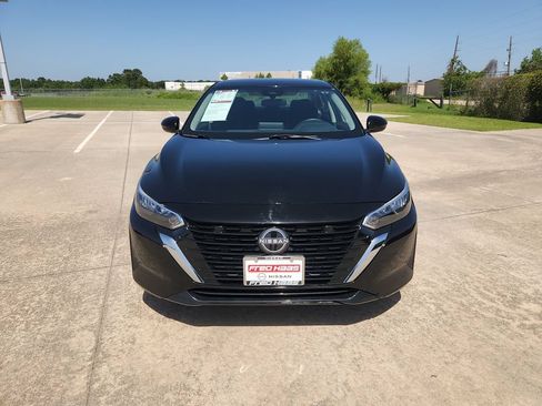 Used 2025 Nissan Sentra SV FWD image 11