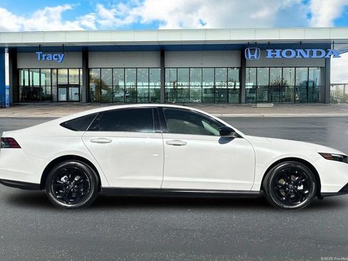 Certified 2025 Honda Accord SE image 4