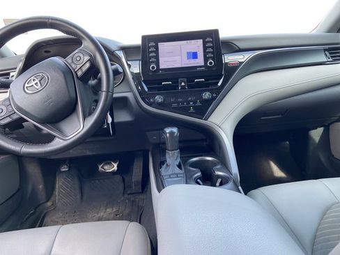 Used 2022 Toyota Camry SE FWD image 16