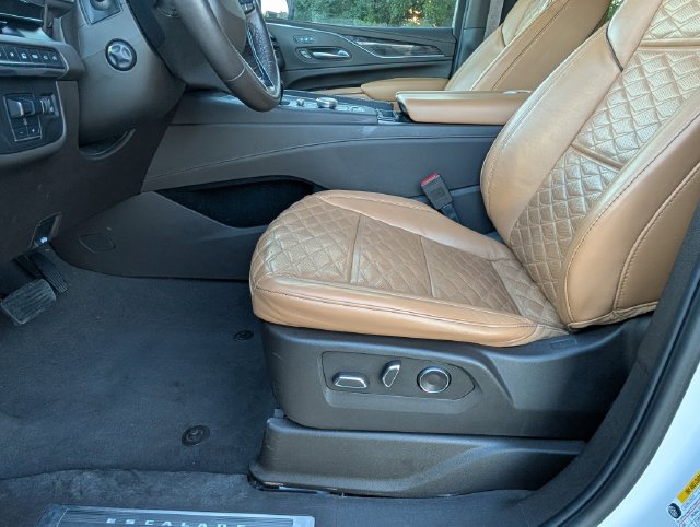 Used 2024 Cadillac Escalade Sport w/ Touring Package AWD/4WD image 24