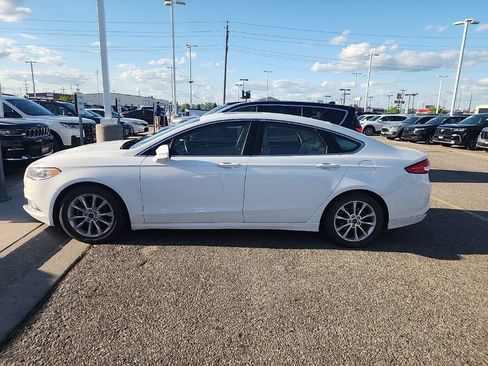 Used 2017 Ford Fusion SE FWD image 6