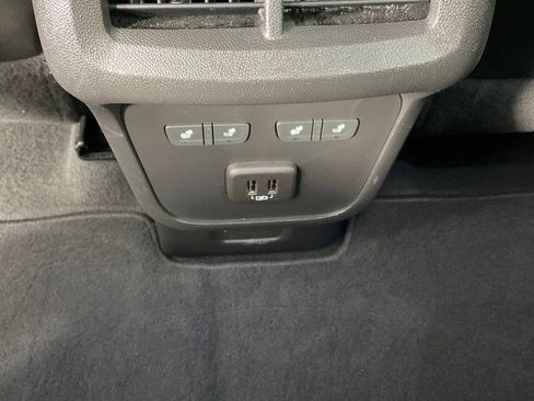 Used 2023 Chevrolet Equinox Premier image 23