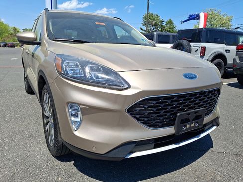 Certified 2020 Ford Escape Titanium AWD/4WD image 2