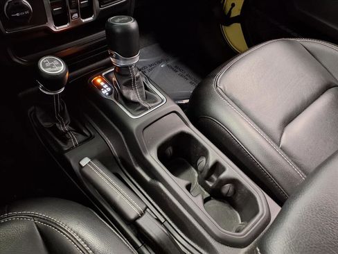 Used 2023 Jeep Wrangler Unlimited Sahara image 26