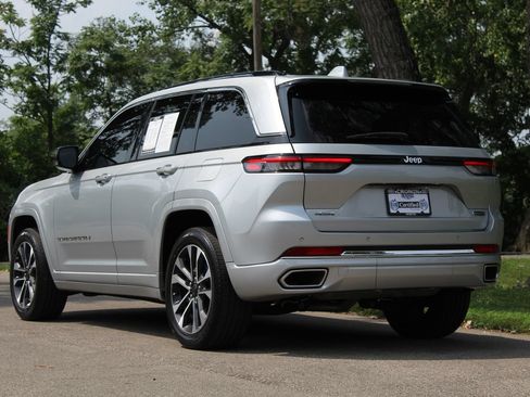 Used 2022 Jeep Grand Cherokee Overland AWD/4WD image 6