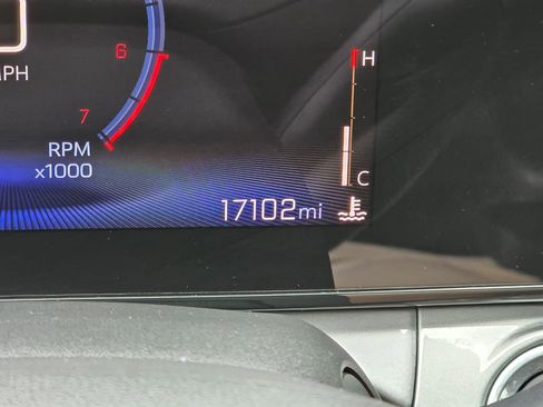 Used 2025 Chevrolet Trax LT FWD image 25