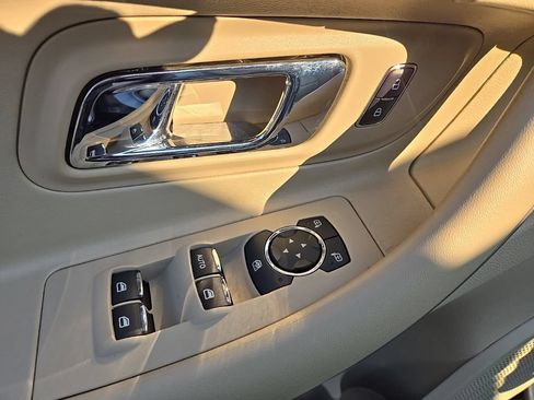 Used 2013 Ford Taurus SEL FWD image 17