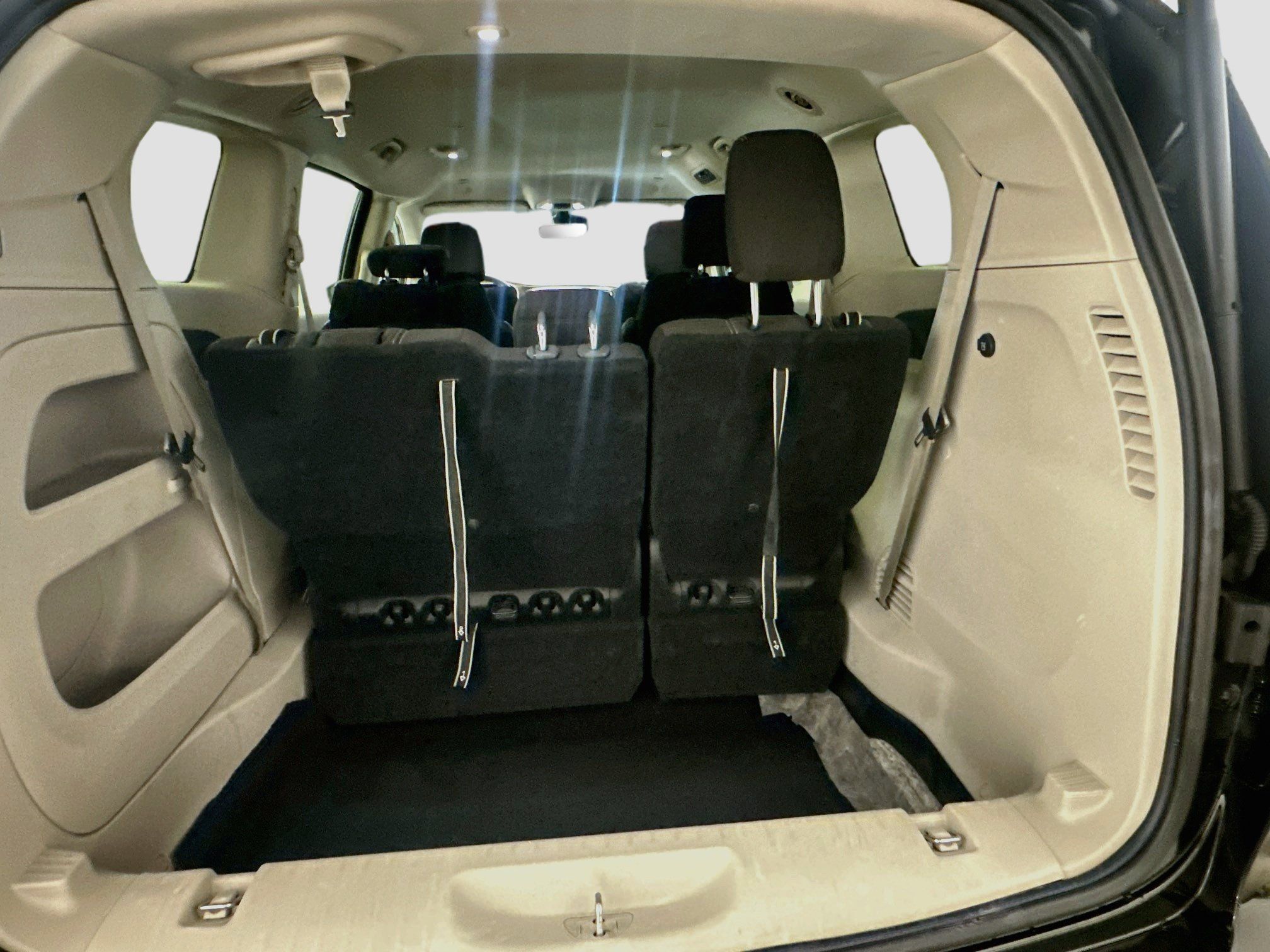 Used 2023 Chrysler Voyager LX FWD image 30