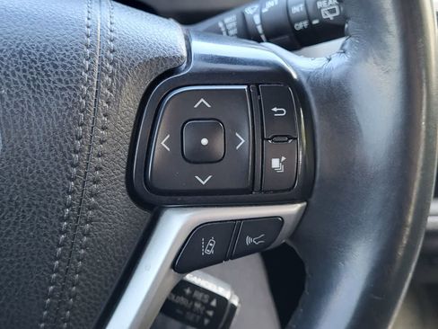 Used 2019 Toyota Highlander SE image 18