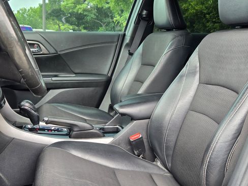 Used 2017 Honda Accord Sport image 10
