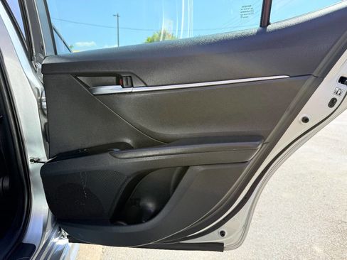 Used 2019 Toyota Camry SE image 30