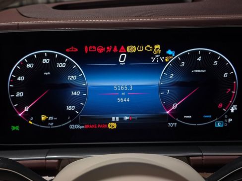 Used 2025 Mercedes-Benz Maybach GLS 600 4MATIC image 32