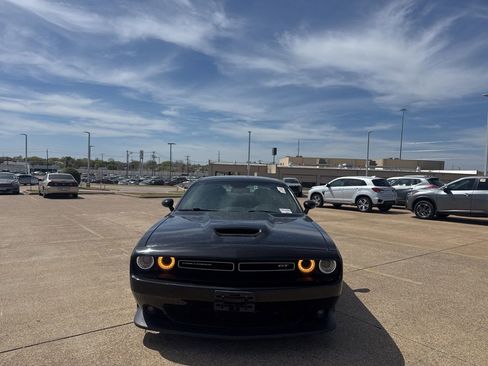 Used 2022 Dodge Challenger GT image 5