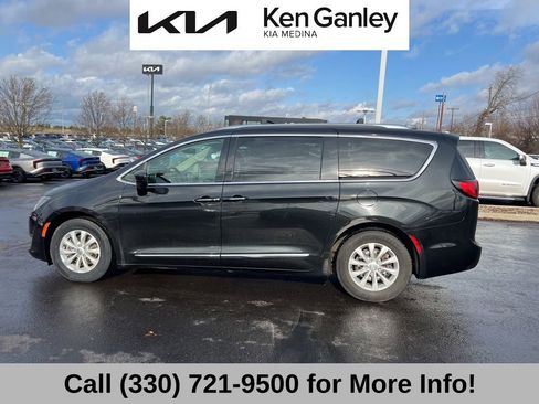 Used 2018 Chrysler Pacifica Touring-L w/ Premium Audio Group image 15