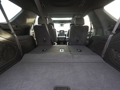 Used 2023 GMC Yukon SLT w/ SLT Premium Package image 51