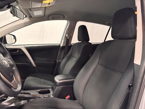 Used 2018 Toyota RAV4 LE image 12