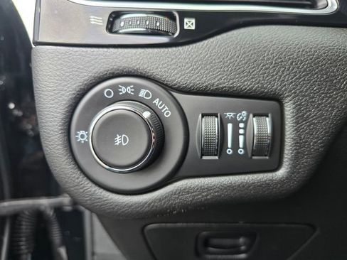 Used 2021 Jeep Cherokee Altitude image 21