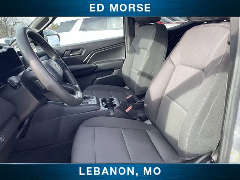 Used 2024 Chevrolet Colorado W/T RWD image 18