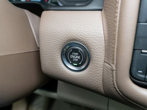 Used 2021 GMC Yukon Denali w/ Denali Premium Package image 33