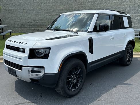 Used 2025 Land Rover Defender 110 S AWD/4WD image 2