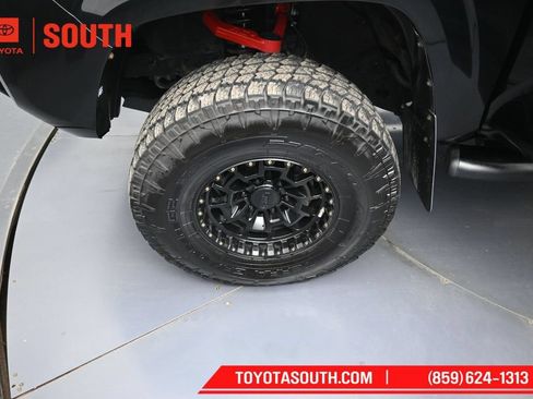 Used 2022 Toyota Tacoma SR AWD/4WD image 31