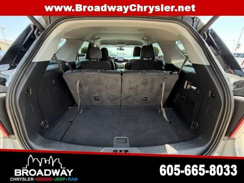 Used 2022 Ford Explorer XLT w/ Equipment Group 202A AWD/4WD image 13