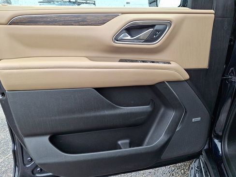 Used 2022 Chevrolet Suburban Premier image 14