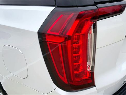 Used 2022 GMC Yukon SLT w/ SLT Premium Package image 55