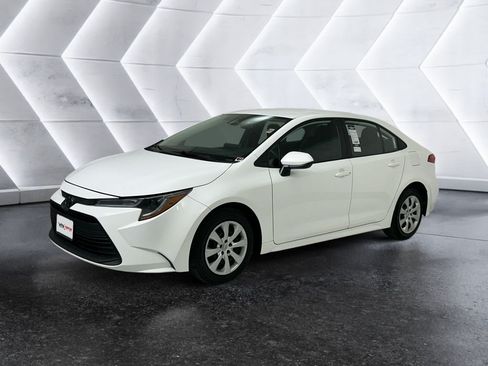 Used 2024 Toyota Corolla LE FWD image 3