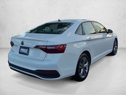 Used 2024 Volkswagen Jetta SE FWD image 5