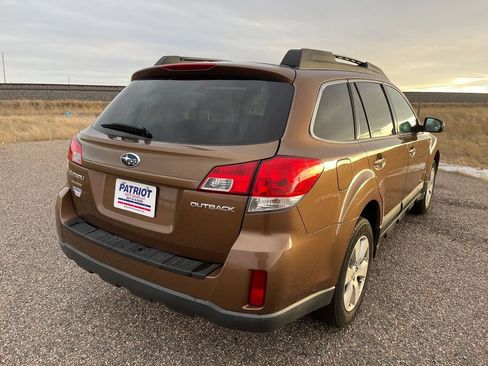 Used 2011 Subaru Outback 2.5i Premium w/ All-Weather Pkg image 5