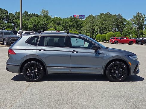 Used 2023 Volkswagen Tiguan SE R-Line FWD image 6