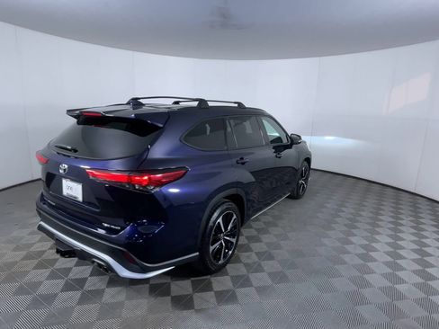 Used 2021 Toyota Highlander XSE AWD/4WD image 8